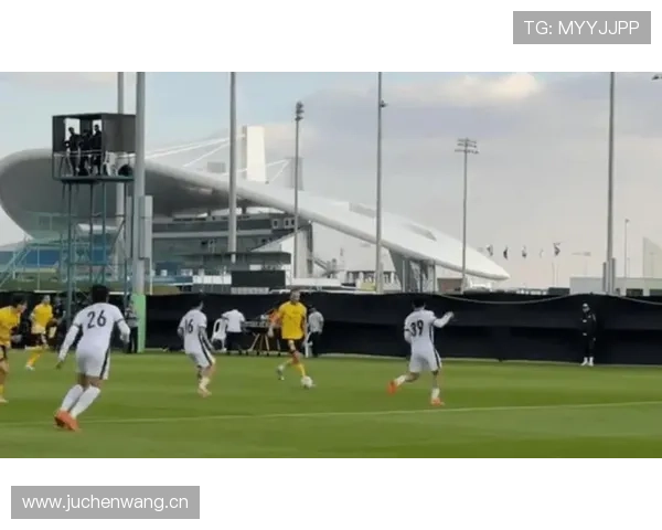 成都新帅：冬训全力以赴 球迷热情堪比澳超